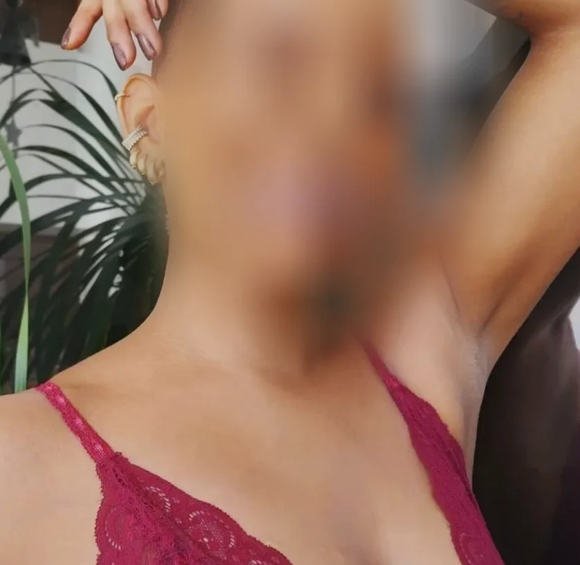 Amira, 24