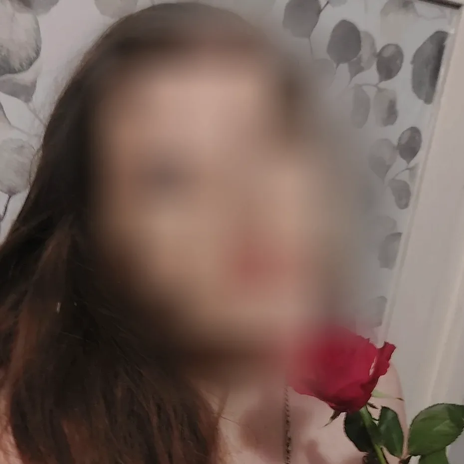 Naomi, 27