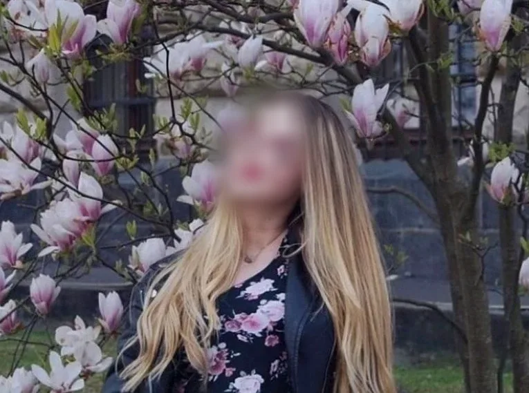 Yasmin, 25